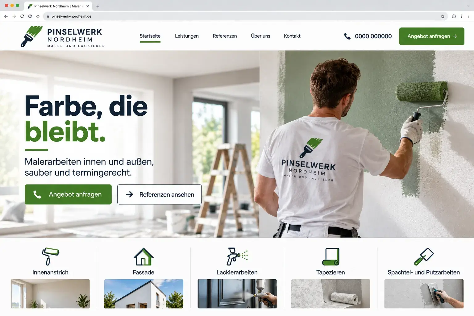 Konzeptentwurf Startseite eines Malerbetriebs im Browserfenster: Foto eines Malers beim Streichen einer Wand in einem hellen Raum, Überschrift „Farbe, die bleibt.“, zwei Buttons und fünf Leistungen von Innenanstrich bis Spachtel- und Putzarbeiten.